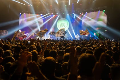 Ante un Luna Park repleto, Ratones Paranoicos anunció su gira despedida, que llevará a la banda por Argentina, Latinoamérica y algunas ciudades de Europa