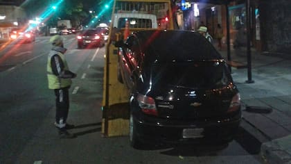 Anteanoche, agentes de tránsito retuvieron un auto de Uber en Directorio al 500