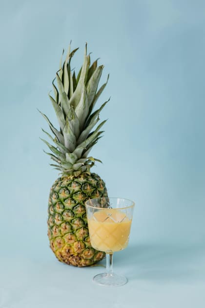 Antes de elegir un ananá, se debe oler su base: “debe oler a piña, pero no a fermentado. Debe ser pesado y sin puntos blandos o magulladuras", señalan desde WebMD