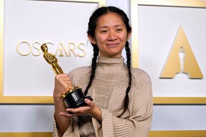 Antes de empezar a filmar Eternals, Chloe Zhao realizó Nomadland, film por el que ganó un Oscar en Mejor dirección.