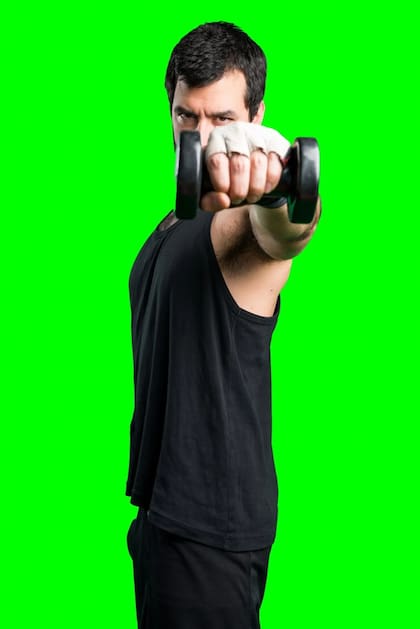 Antes de empezar a realizar cualquier actividad física, se recomienda realizar un calentamiento general de tres minutos, incluyendo movilidad, para así evitar futuras lesiones.