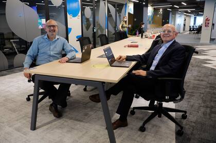 Antes de entrar en Unilever, José Luis (izquierda) trabajaba de manera independiente, aunque reconoce que hoy, sumado a la pandemia, terminó siendo una tarea cada día más difícil. "Mi experiencia la traigo de empresas y ser independiente cuando uno está acostumbrado a vivir de determinada forma es difícil", dice