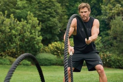 "Antes de filmar Furiosa, entrenábamos tres o cuatro veces por semana. Como líder de los malos, su objetivo era tener una presencia seria. No había porcentajes de grasa corporal que alcanzar, Chris solo quería ser delgado y fuerte, y no demasiado voluminoso como Thor", explicó su personal trainer Luke Zocchi.