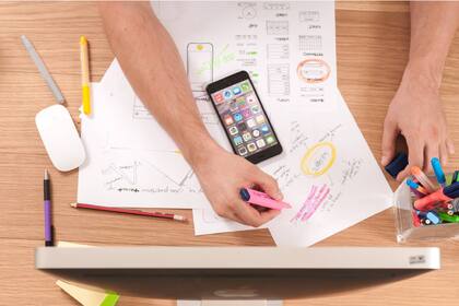 Antes de firmar un contrato de trabajo, recomiendan investigar sobre los problemas más frecuentes de la empresa