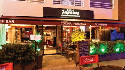 Antes de la celebración principal, podés tener un fresquísimo almuerzo en Patio Japonés