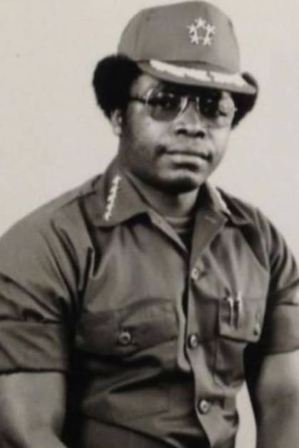 Antes de llegar al poder, Samuel Doe era un sargento del ejército, pero al convertirse en presidente de Liberia se subió el cargo a general