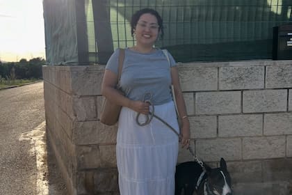 Antes de mudarse, la pareja vendió muebles y redujo gastos para fortalecer su ahorro