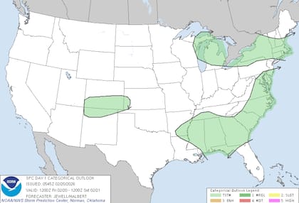 Antes de que el frente frío avance hacia el océano, el Centro de Predicción de Tormentas (SPC) anticipa el desarrollo de tormentas aisladas desde Virginia hasta las Carolinas