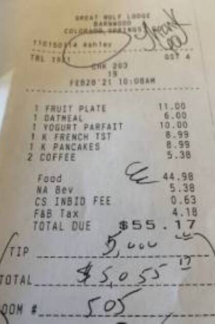Antes de retirarse del restaurante, la familia dejó un cheque por 5000 dólares que sorprendió a todos los empleados