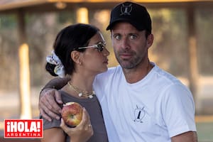 Antes de salir a la cancha, Facundo abraza a Zaira. A fines de octubre del año pasado hicieron público su noviazgo durante la Triple Corona.