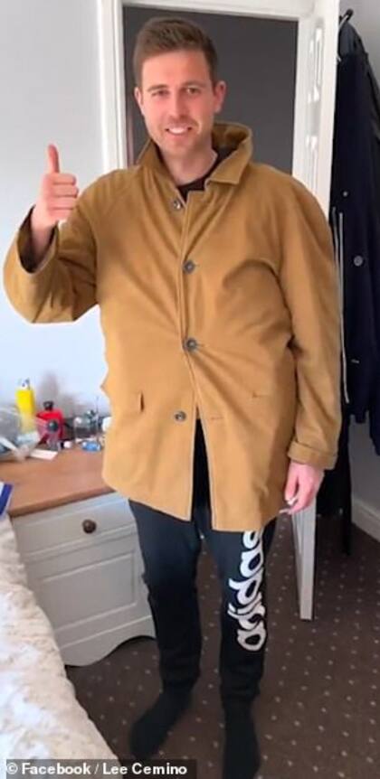 Antes de salir de su casa se tomó fotos en donde se nota muchísimo que tiene bultos pero parece que a nadie le importó demasiado.