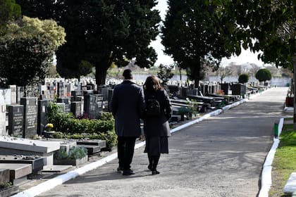 Antes de salir del cementerio, es costumbre lavarse las manos por haber estado en contacto con la muerte