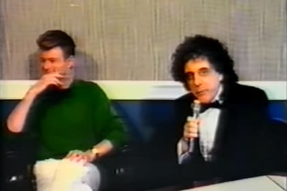 Antes de su debut en Argentina en 1990, David Bowie dio una entrevista a Antonio Gasalla en la que habló de Sudamérica, su despertar artístico y su carrera en la música