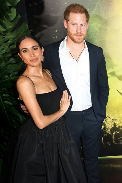 Antes de Vancouver, los Sussex estuvieron en Jamaica en la première de
Bob Marley: One Love. Meghan impactó con un conjunto de top y falda de Carolina Herrera.