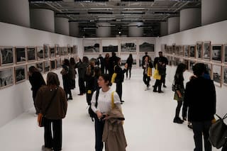 Antes de volver a los Oscar, Yorgos Lanthimos halla un momento de calma en Atenas