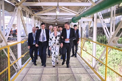 Antes del acto formal, las autoridades recorrieron las instalaciones del complejo