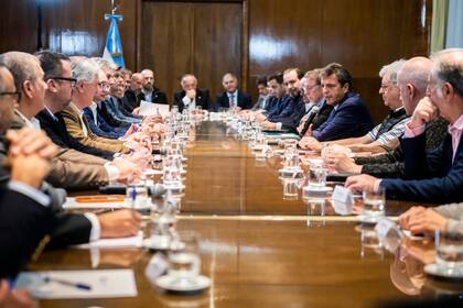 Antes del anuncio, el ministro de Economía Sergio Massa se reunió con la cadena agroindustrial