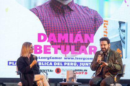 Antes del cierre, Damián Betular presentó su libro de pastelería