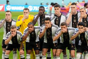 La selección alemana reivindicó la foto que dio la vuelta al mundo y apuntó contra la FIFA