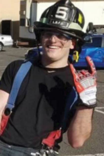 Antes había trabajado como voluntario en el Departamento de Bomberos de Colts Neck, en el de Long Branch y en el de North Wildwood