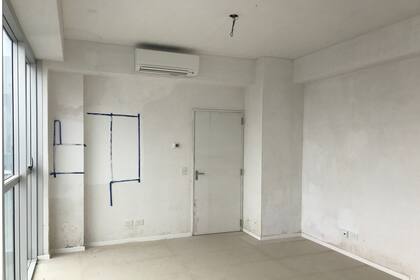 ANTES. La cáscara de lo que ahora es la sala de estar, junto a la cocina.