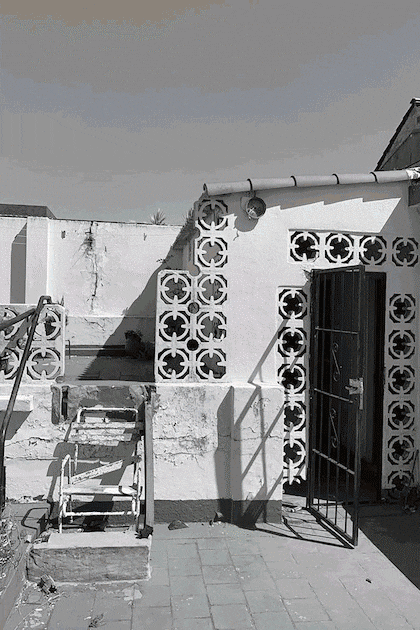 De regreso en el PH de Parque Chacabuco, vemos cómo la gradería nueva se presenta como conector con el espacio más alto de la terraza y como un lugar en sí mismo, donde los escalones son también mesas o bancos.