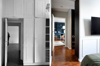 Antes y después del cuadrto: aunque se removió el placars, se rehicieron las molduras para respetar el estilo original.