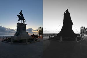 Antes y después, en Boulogne Sur Mer, primera escala de la gira performática de Dolores Cáceres, cuya estrategia es “invisibilizar para hacer visible” al Libertador, en el 175 aniversario de su muerte