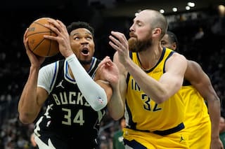 Antetokounmpo lidera a los Bucks en victoria 134-123 sobre los Pacers