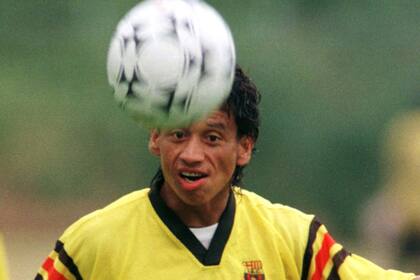 Anthony de Avila con la camiseta de Barcelona de Ecuador, donde cerró su carrera en 1999 (tuvo un breve regreso años más tarde, en América de Cali)