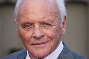 El film argentino 4x4 tendrá su remake, con los protagónicos de Anthony Hopkins y Glenn Powell