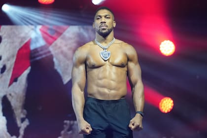 Anthony Joshua apoya a la familia de sus amigos que murieron en accidente de auto (AP Photo/Lynne Sladky)