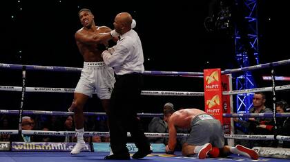 Anthony Joshua noquea a Wladimir Klitschko en el 11° asalto y defendió su título de los pesados.