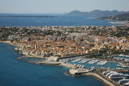 Antibes, una perla de la Costa Azul, con la plenitud de sus marinas.