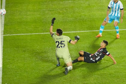 Anticipo de Rodrigo Aliendro y el 1-0 de Colón ante Racing