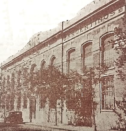 Antigua imagen del frente de la productora con el cartel SIDE en la parte superior