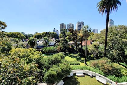 Antiguamente la casona miraba al río, pero los edificios que se erigieron en las últimas décadas impiden esa vista ahora
