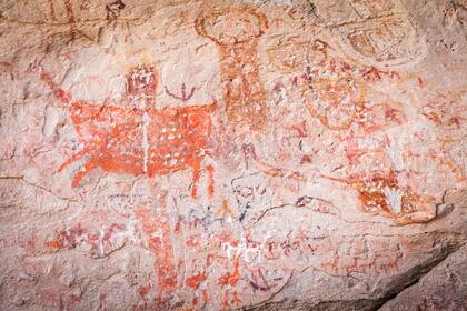 Antiguas pinturas encontradas en la Cueva de Cacao.