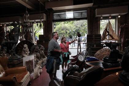 Los ya clásicos locales de antigüedades en el barrio