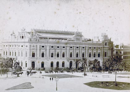 Antiguo edificio del banco, aún en el siglo XIX. Todavía se lo denominaba "Banco Nacional".