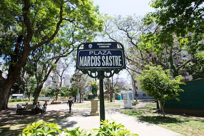 La plaza Marcos Sastre, en Belgrano, está construida sobre el segundo cementerio del barrio