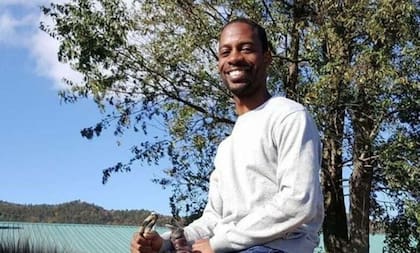 Antione William Tuckson se hizo pasar por policía durante 15 años