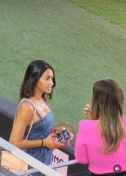 Anto Roccuzzo dejó entrever su fondo de pantalla (Foto: captura de video / Instagram @queen.anto)