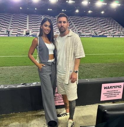 Anto Roccuzzo y LeoMessi causaron furor con sus "looks de cancha" (Foto: Instagram @leomessi)