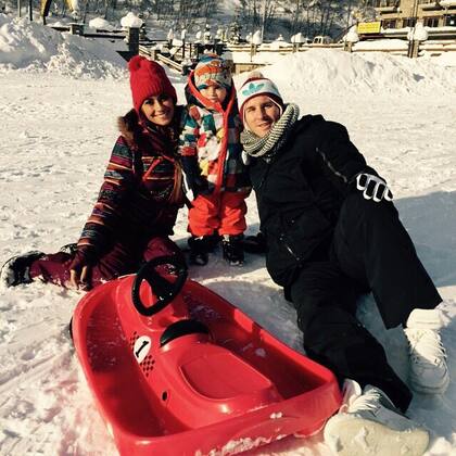 Anto y Leo en sus primeras vacaciones con Thiago en la nieve