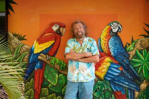 Antoine cuenta por qué cambió los sets de TV y los estudios de grabación por la vida de navegante solitario