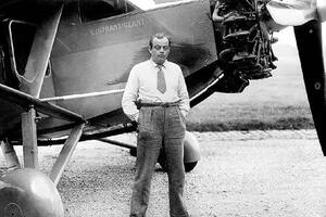 Antoine de Saint-Exupéry, sospechado de pétainismo por lo que él llamaba la Resistencia de la Quinta Avenida, se opuso al bloqueo que condenaba a la hambruna a la población de Francia