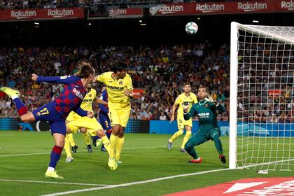 Antoine Griezmann se anticipó en el primer palo ante el centro de Lionel Messi y marcó el 1-0 de Barcelona sobre Villarreal