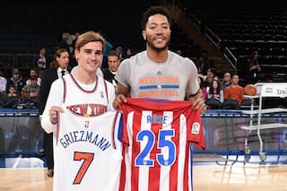 Griezmann interrumpió una nota de Pogba para saludar por TV a Rose, de la NBA