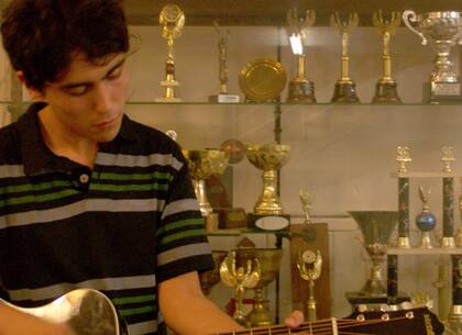 Antolín y su guitarra: juntos e inseparables